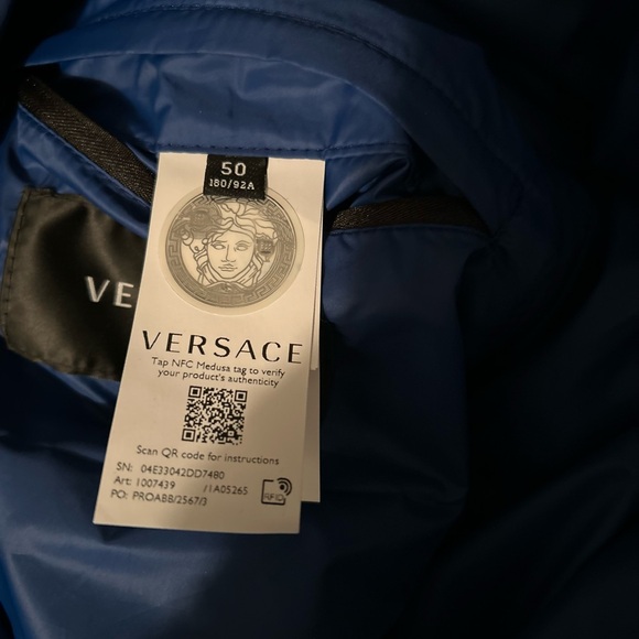 BNWT, Men’s Versace bubble vest, Size L - Picture 11 of 15